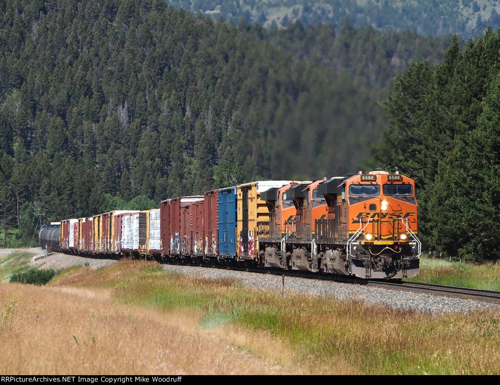 BNSF 6588